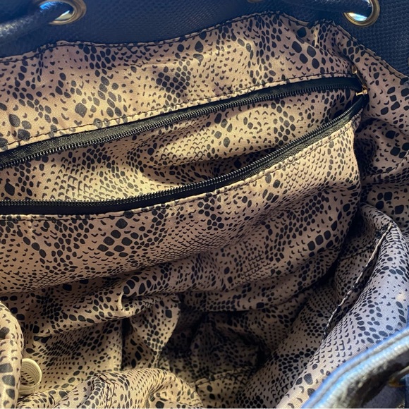 NWOT  Karla Hanson Eva Women's
RFID Blocking Blue Convertible Backpack - Picture 11 of 12